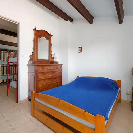 Camargue Village N 64 2p6 아파트
